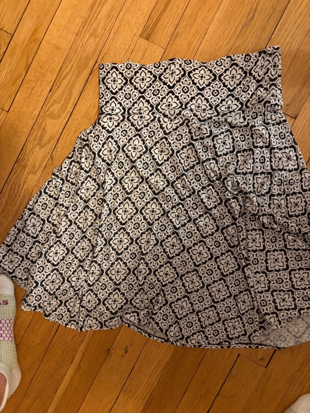 Max Studio Black and White Skirt - Size Small - Like New